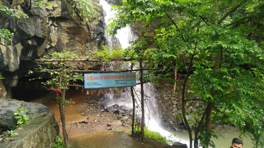 मठ घोघरा झरना - सिवनी