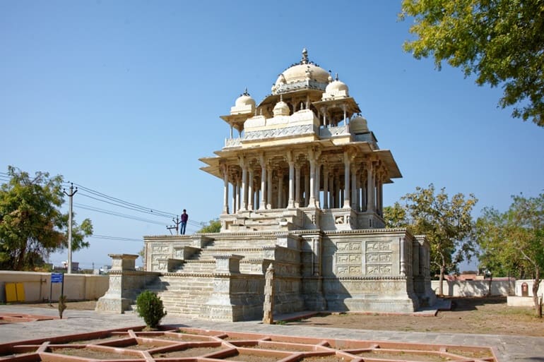 चौरासी खंभों की छत्री
