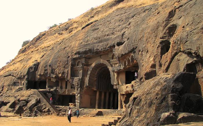 खंभालिदा गुफाएं राजकोट